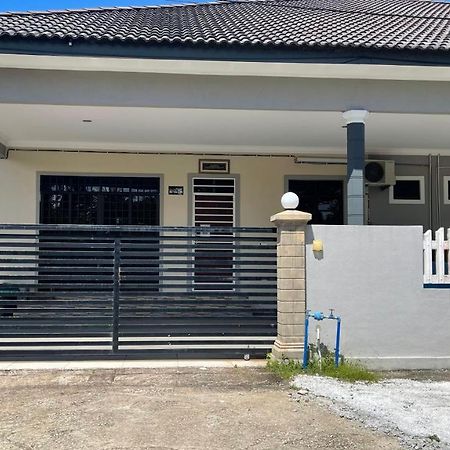 Nikmat Homestay Riyadh Kampong Tuan Mandak Bagian luar foto